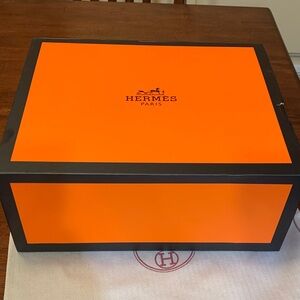 Midium size authentic Hermes orange box with magnets to close, great condition